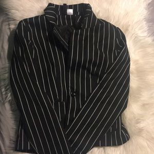 I am selling a H&M black and white blazer.  Size 4